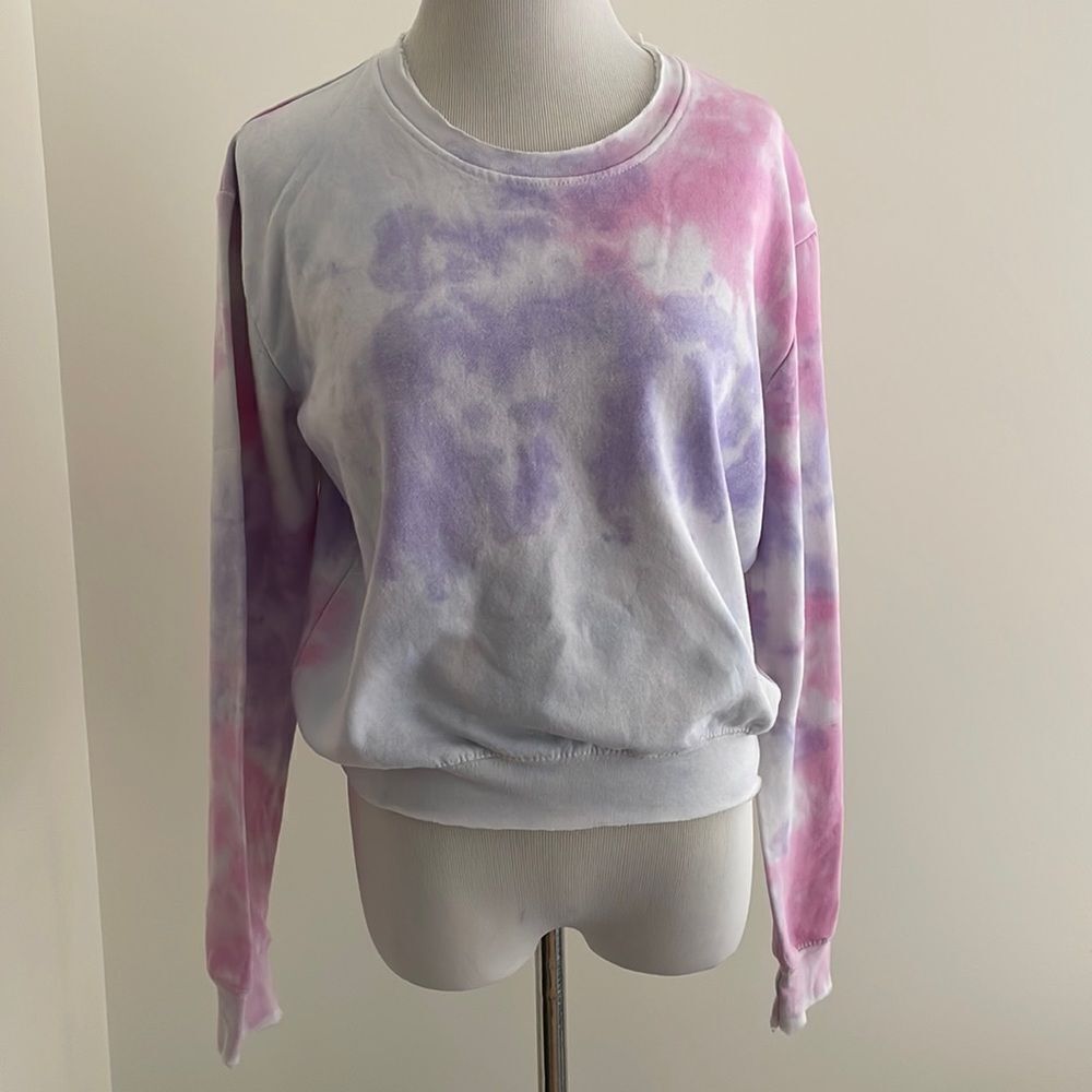 Tie-dye sweatshirt manufactured unfinished edges By southern spirit women’s S